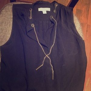 Black, sleeveless Mk shirt, chain as a neck tie!
